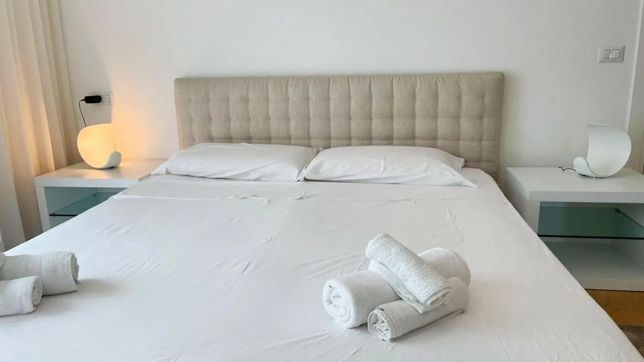 Lake View Apartment アルジェーニョ イタリア
