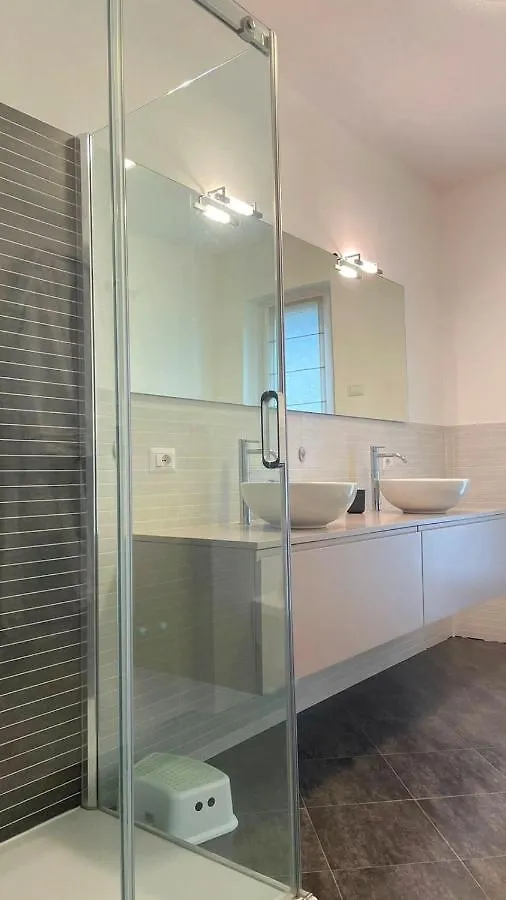 Lake View Apartment アルジェーニョ